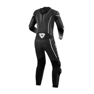 {clothing.title - Bild {iti.cycle}}