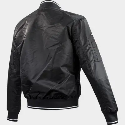 {clothing.title - Bild {iti.cycle}}